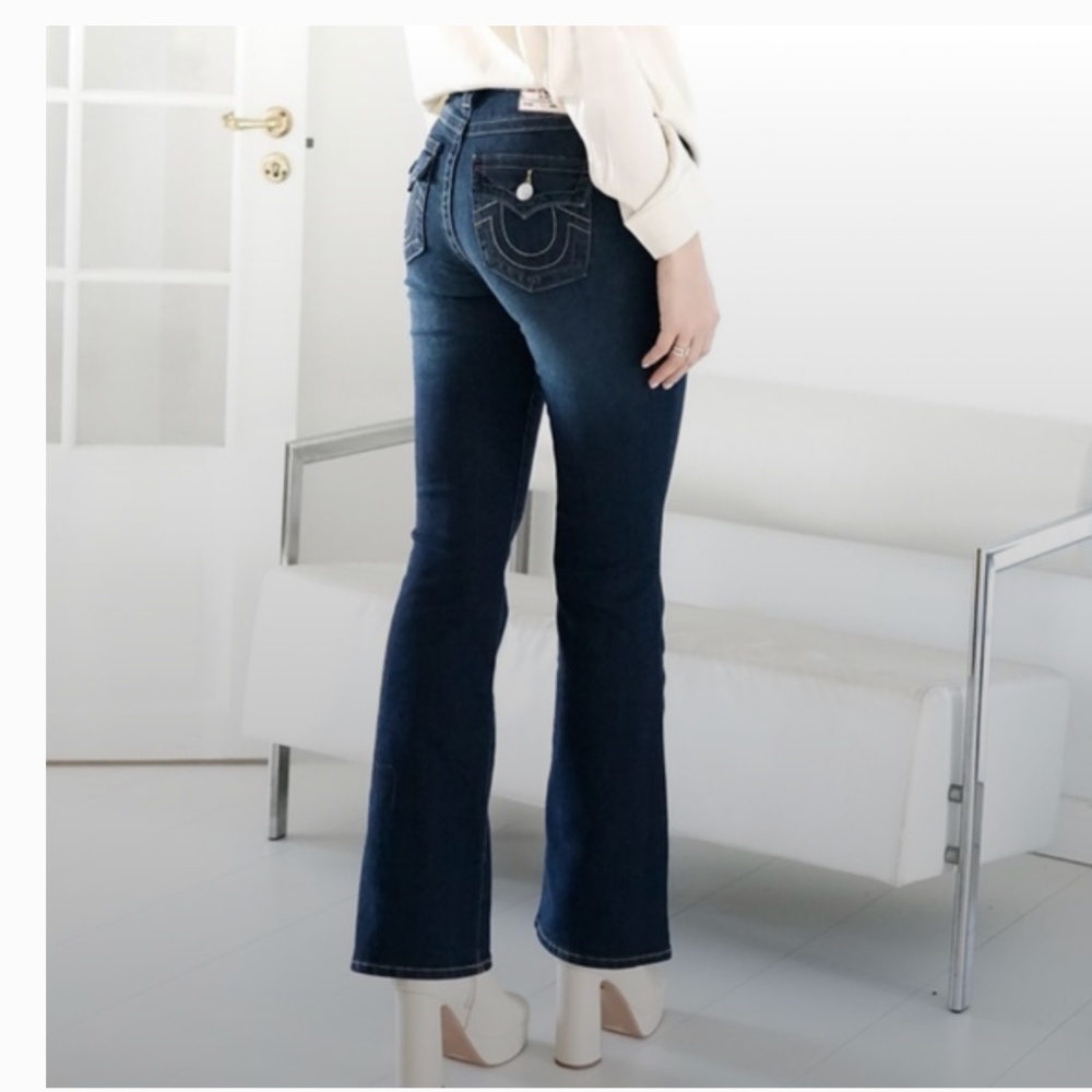 TRUE RELIGION~  Dark wash ~Mid Rise~ Boot Cut~sz  28